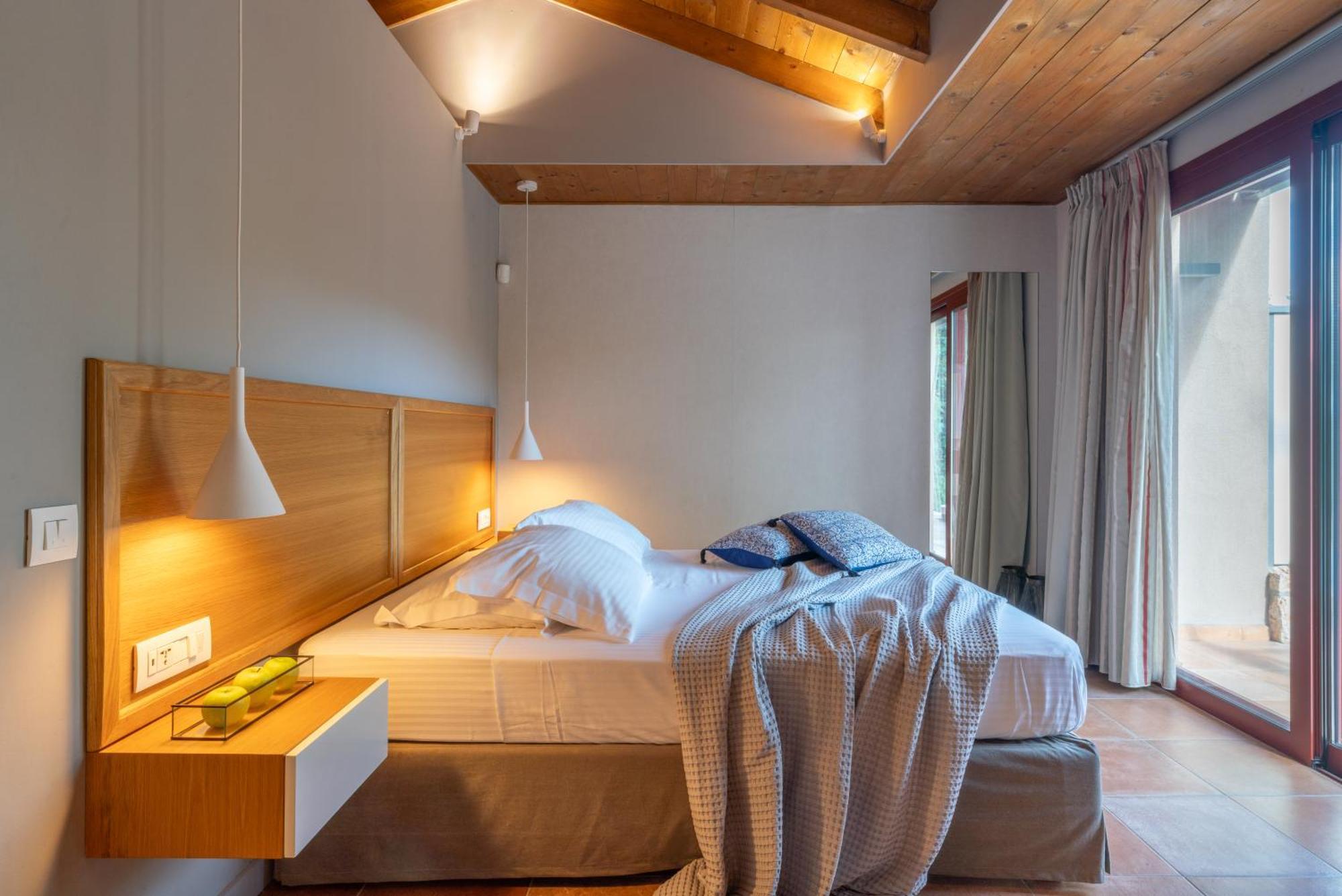 Klaritz Luxury Suites Lassi  Exterior foto